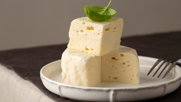 Нежный домашний сыр своими руками — это не только вкусно, но и просто