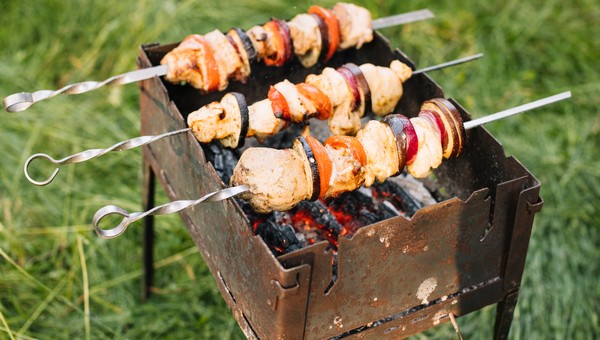 Шеф-повар рассказал про необычный маринад для шашлыка – мясо с ним будет таять во рту