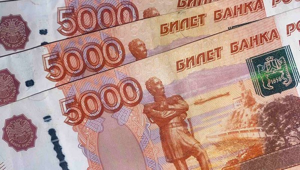 Россиян призвали срочно нести деньги в банки