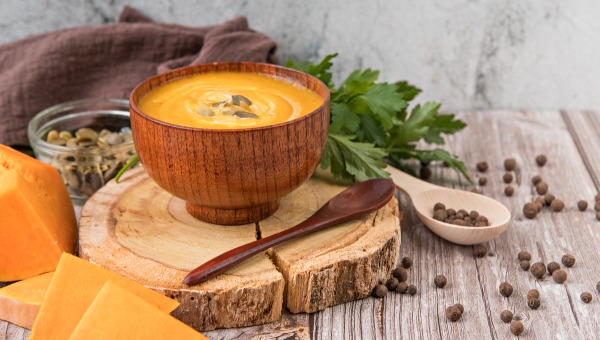 Такой простой, вкусный и сытный суп обязательно должен быть в вашем весенне-летнем меню