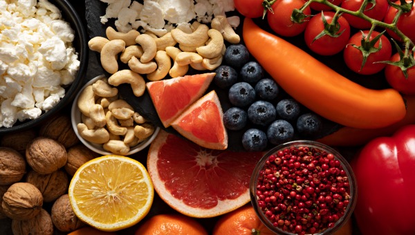 Отказ от веганства и сбалансированный рацион питания помогут избежать дефицита витаминов