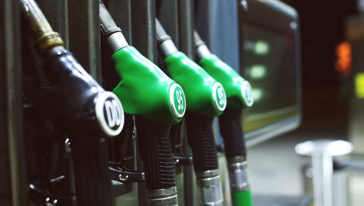 Выше, чем в марте: водителям спрогнозировали цены на бензин в апреле