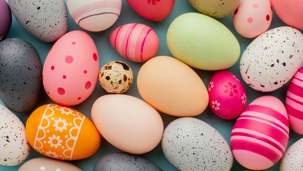 Идеальные пасхальные яйца: 4 хитрости при окрашивании от опытных хозяек