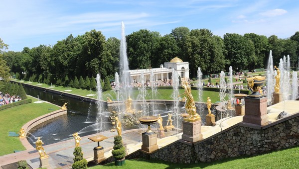 Стала известна дата начала сезона фонтанов в Петергофе