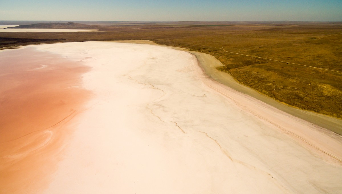Крымские озёра превращаются в соляные пустыни