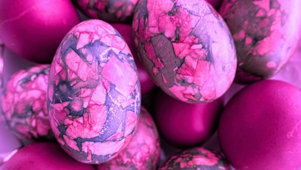 Сказочно красивые яйца на Пасху - простой рецепт с двумя компонентами