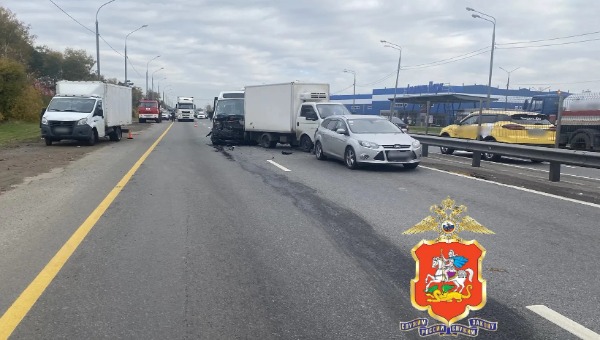 Маршрутка с пассажирами пострадала в массовом ДТП в Подмосковье