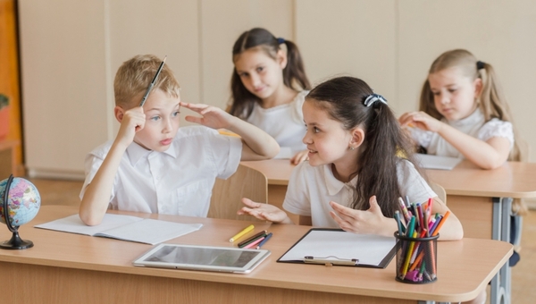 У школьников в Подмосковье начнаются первые осенние каникулы