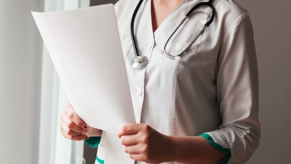 Врач в Подмосковье попалась на оформлении фиктивных больничных