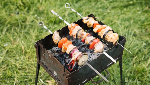 Заколол друга шампуром на шашлыках. В Подмосковье поставлена точка в громком преступлении