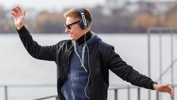 Полноразмерные наушники снова в моде