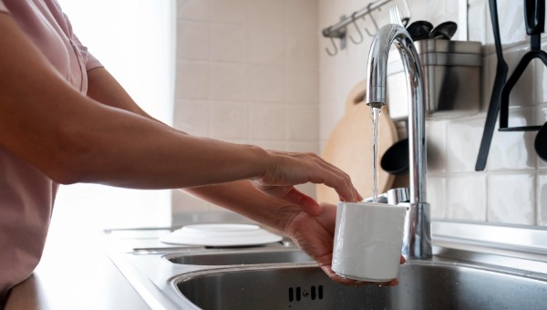 В Серпухове бабушке «поменяли фильтр на кране» на 380 тысяч