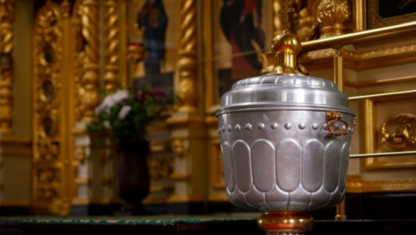 Чем Богоявленская вода отличается от Крещенской? Мнения людей и церкви разделились