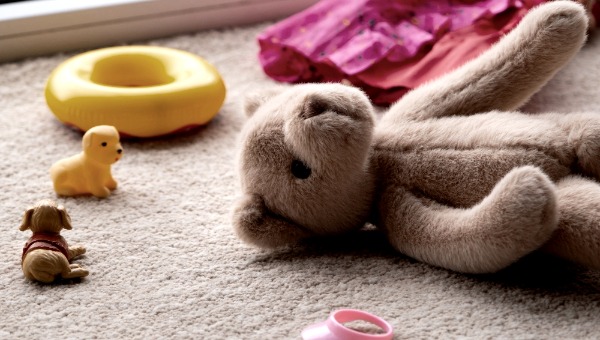 Маленький ребёнок найден в квартире с мёртвыми родителями в Подмосковье