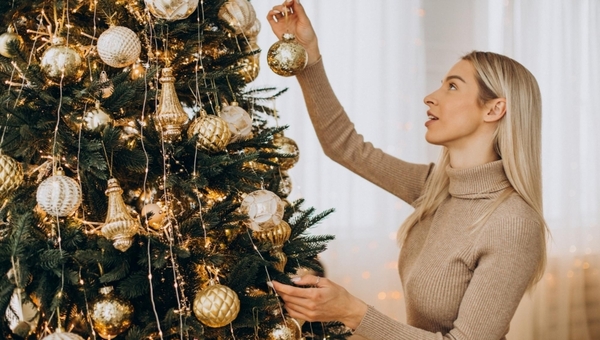 Стилисты рассказали, как модно нарядить ёлку в этом сезоне