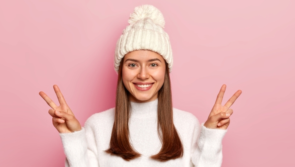 Простой лайфхак, как отстирать шапку от тонального крема