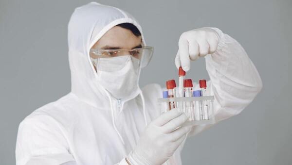 Самый долгий в мире случай коронавируса зафиксировали у женщины из Калуги