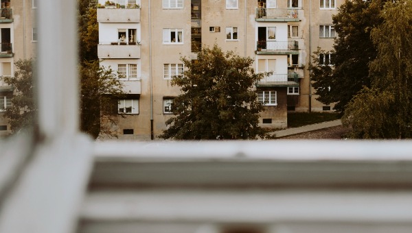 Сразу два маленьких ребёнка выпали из окна в Подмосковье
