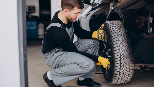 Синоптик назвал дату смены зимней резины в Подмосковье