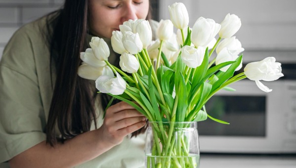 Что добавить в воду тюльпанам, чтобы они стояли 10 дней