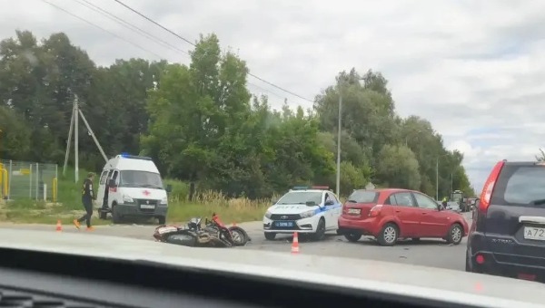 В Серпухове произошло жёсткое ДТП с мотоциклом