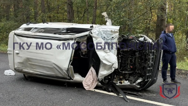 В ДТП со школьным микроавтобусом в Подмосковье погиб человек