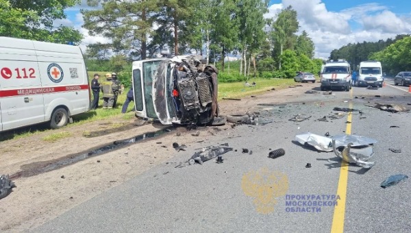 В ДТП с четырьмя авто погибла пассажирка рейсового автобуса в Подмосковье