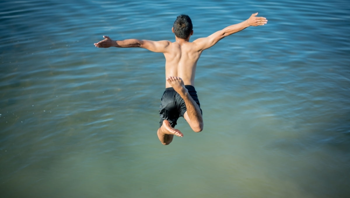 Мужчина совершил эффектный трюк на водоёме в Подмосковье — и исчез