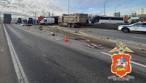 ДТП с грузовиком в Подмосковье стало смертельным