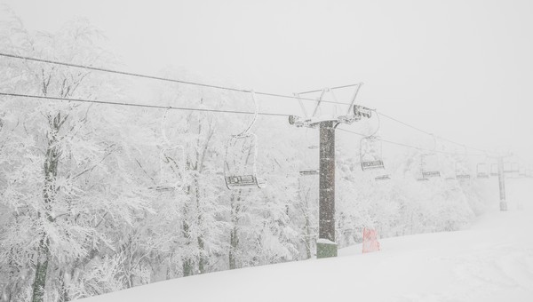«Жёлтый» уровень опасности введён в Подмосковье: водителей и пешеходов ждут сложные часы
