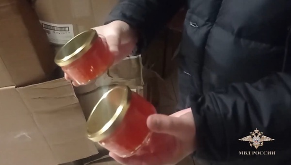 В Подмосковье выявлена банда, продававшая поддельную красную икру под видом настоящей
