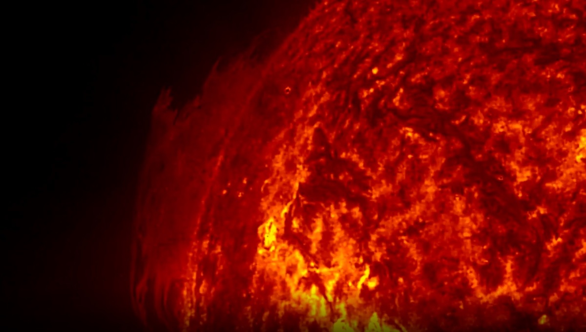 На Солнце сформировался протуберанец невиданных размеров. Учёные в ожидании