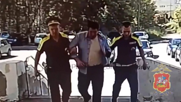 Мужчину без пальцев спасли полицейские в Подмосковье
