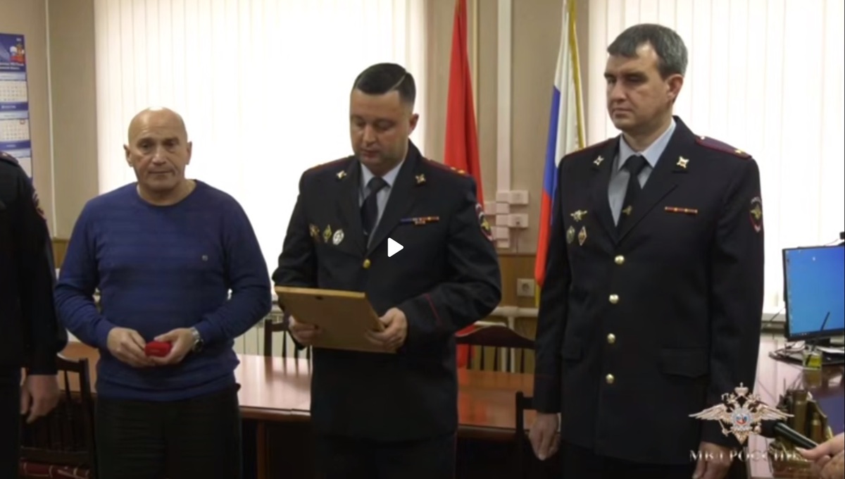 Житель Подмосковья спустя 40 лет вернул найденную у дороги ценность