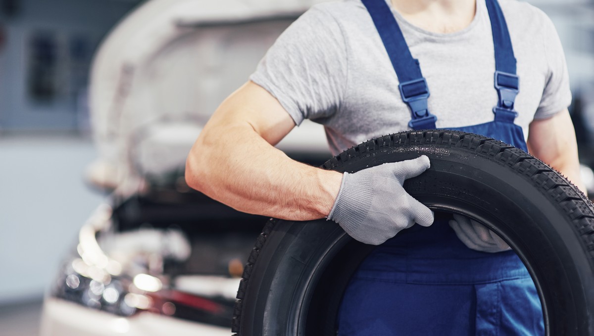 Водителям ответили, когда менять шины на зимние