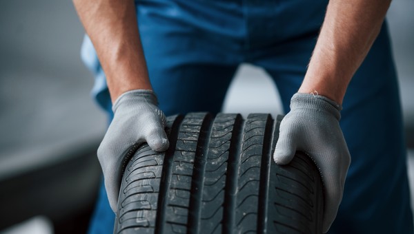 Минтранс посоветовал водителям в Подмосковье сменить шины как можно раньше