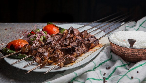 Роскачество: от готового шашлыка в таком соусе стоит отказаться из-за риска отравлений