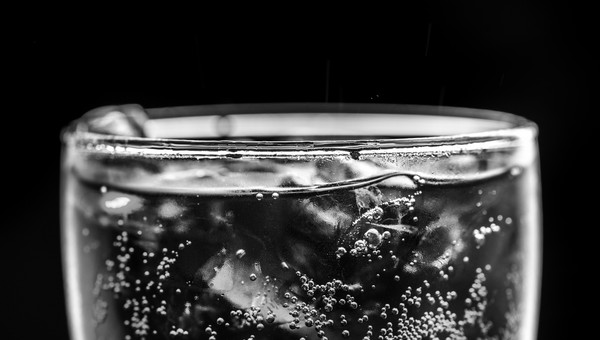 Эта популярная минералка оказалась под запретом «Честного знака»