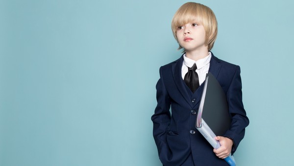 Головная боль и аллергия: в этих брендах школьной формы нашли опасные вещества