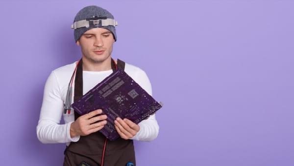 Девятиклассники, провалившие ОГЭ, смогут учиться бесплатно