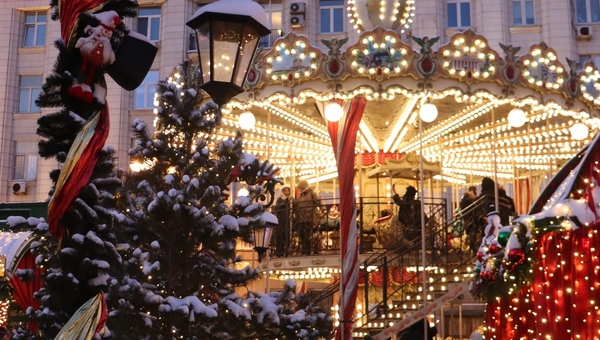 Где в Москве можно бесплатно покататься и сфотографироваться на новогодней карусели