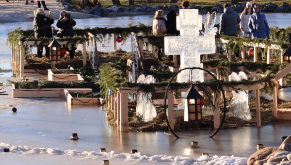 Какая температура воды в крещенских купелях в России в 2026 году