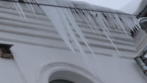 Оттепель в Подмосковье запустила череду опаснейших явлений