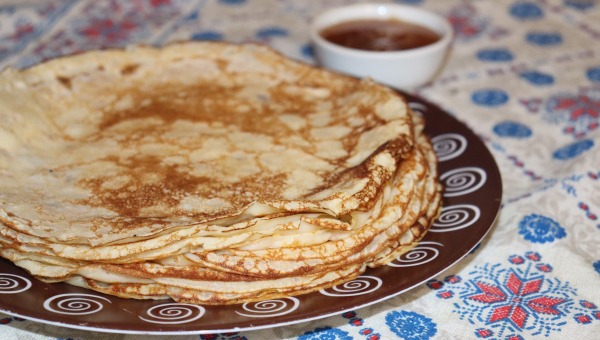 Блины на кефире - идеальный рецепт для теста с дырочками