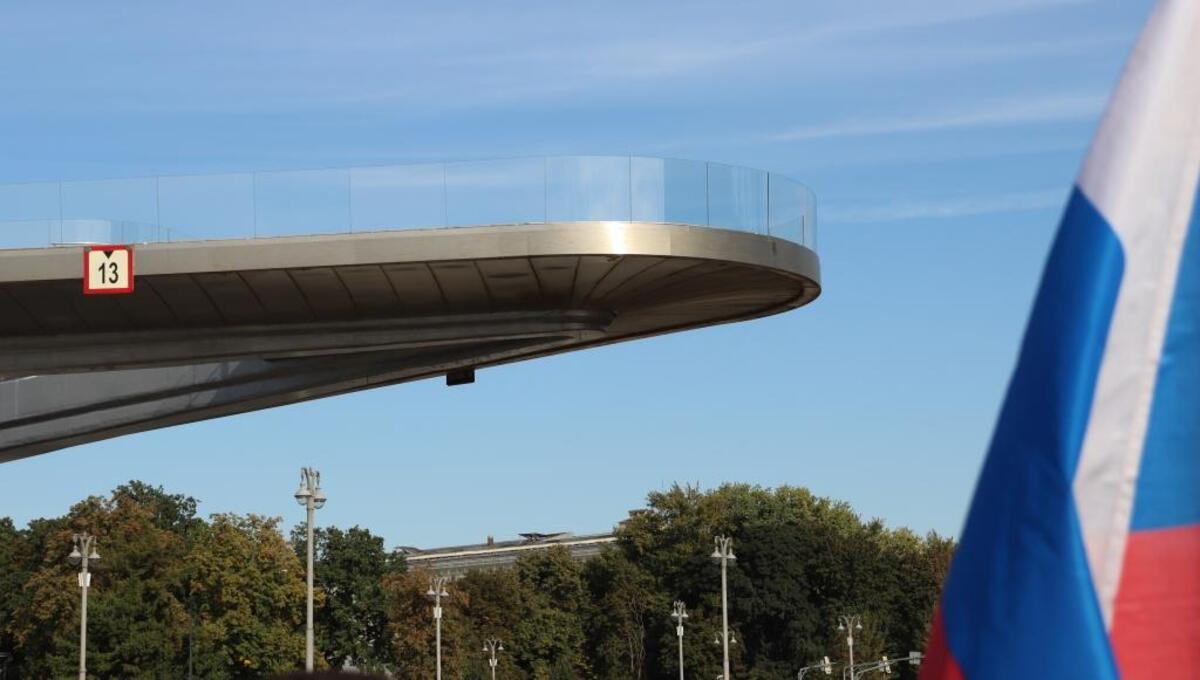 Женщина совершила непоправимое на Парящем мосту в Зарядье