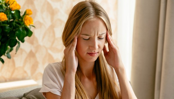 Россиян предупредили о возникновении головной боли из-за погоды