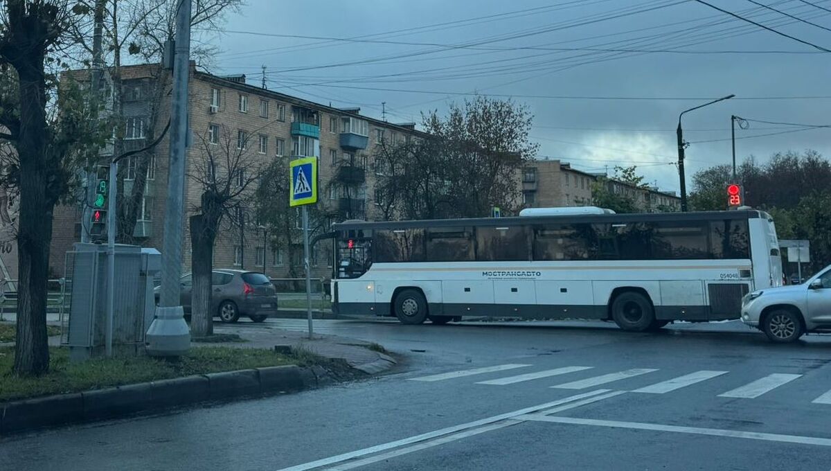 В центре Серпухова авария с автобусом перекрыла улицу