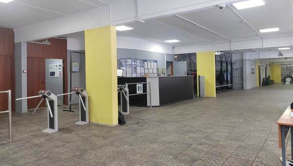 Многие школы России с понедельника опустеют