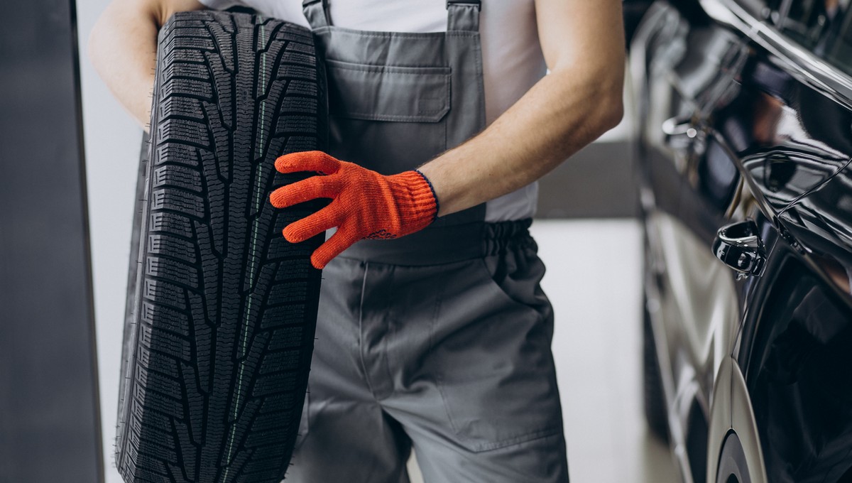 Синоптик назвал водителям идеальные выходные для смены шин в Подмосковье