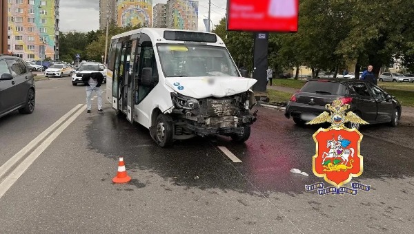 В Подмосковье произошла авария с рейсовым автобусом
